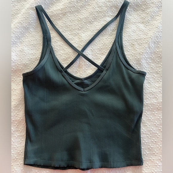 Vuori Women’s Rib Crop Tank - Picture 3 of 3
